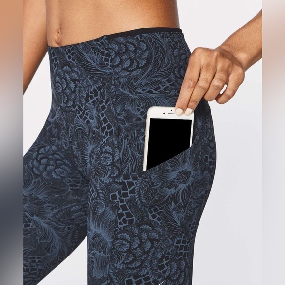 Lululemon Run On Tight 25” - Picture 9 of 9